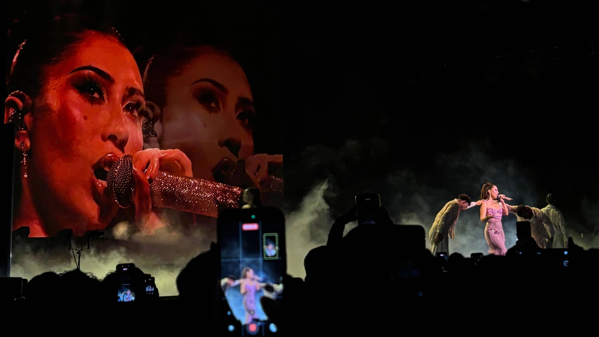 Kali Uchis se apresenta no palco da Vibra São Paulo durante a turnê The Sincerely Tour