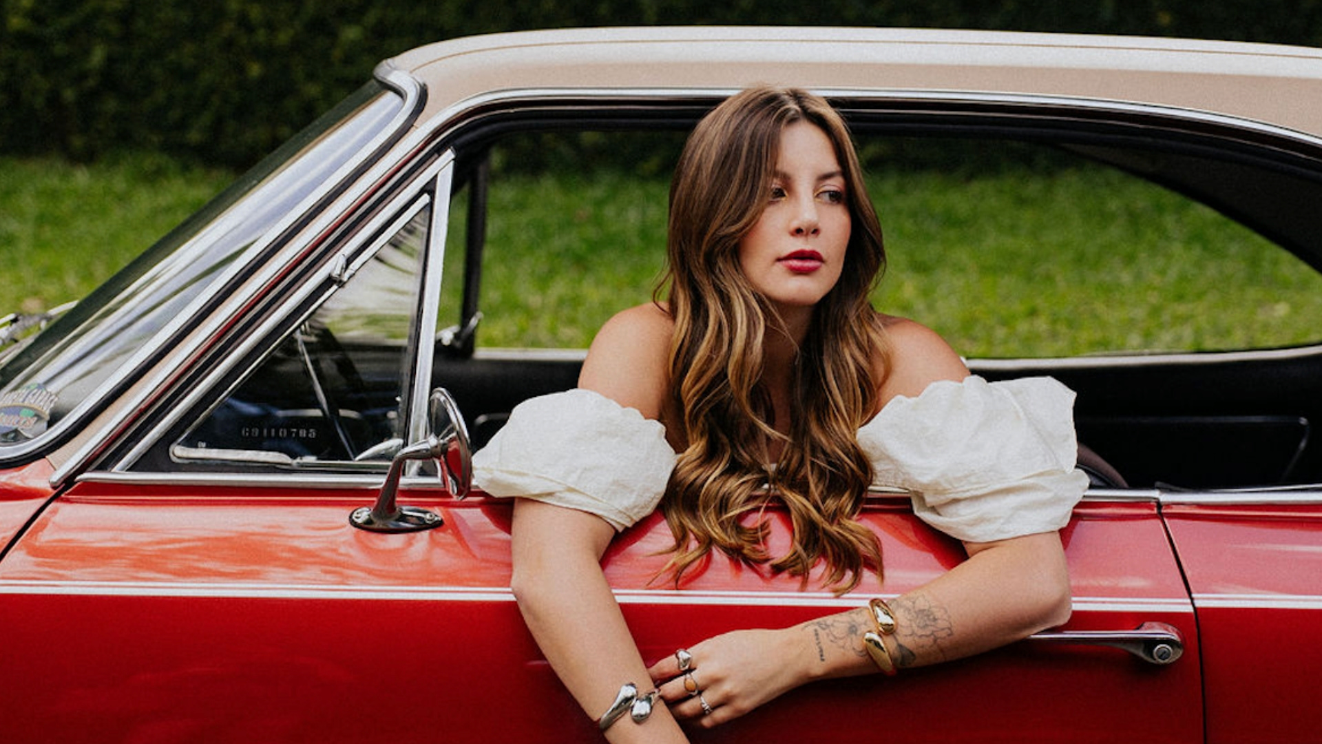 Foto promocional da cantora e compositora Emi