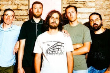 Integrantes da banda Fiddlehead posam para foto promocional antes do show em São Paulo