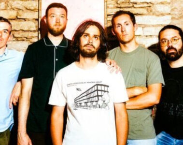 Integrantes da banda Fiddlehead posam para foto promocional antes do show em São Paulo