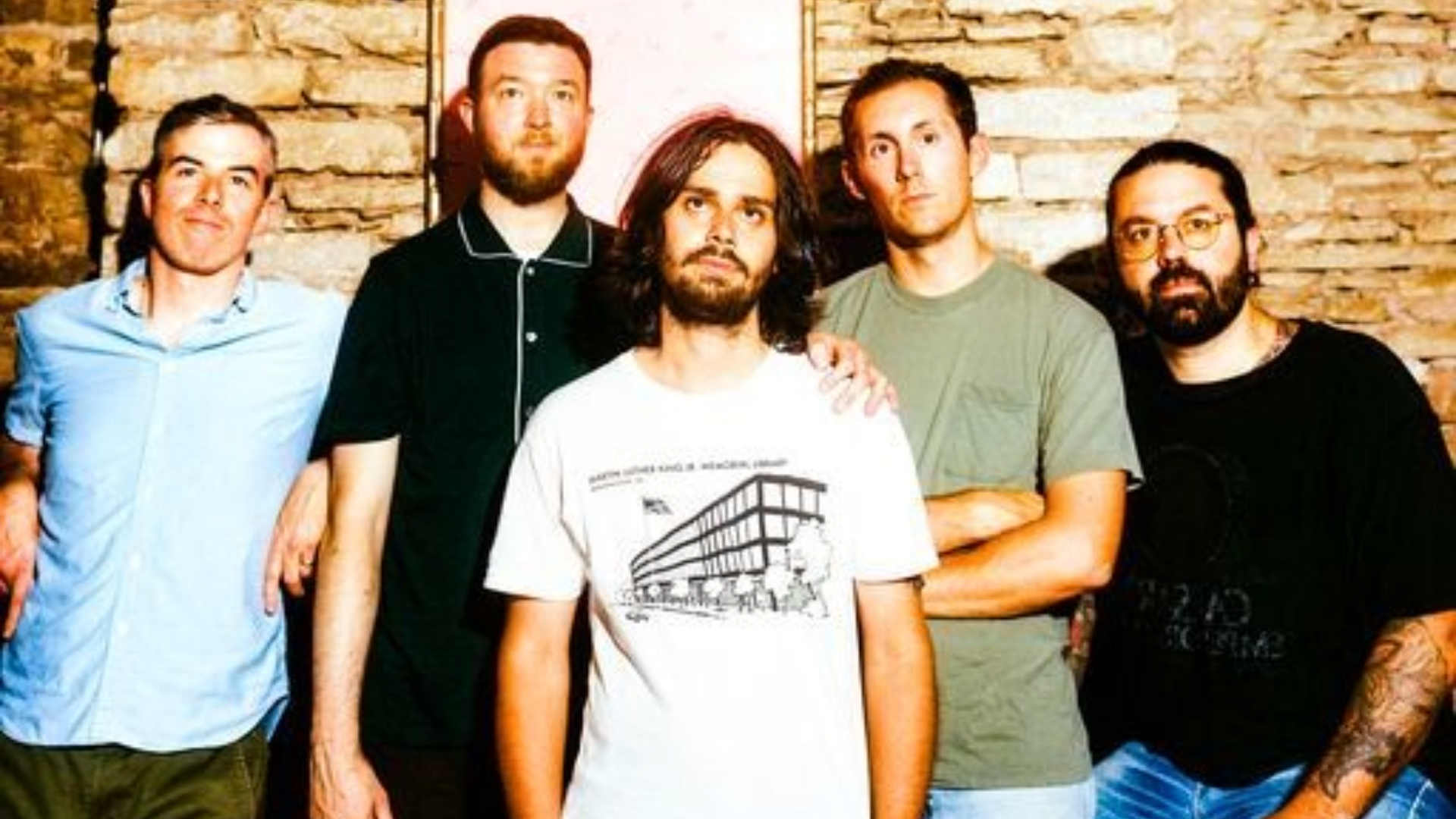 Integrantes da banda Fiddlehead posam para foto promocional antes do show em São Paulo