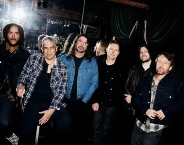 Integrantes do Foo Fighters em foto promocional recente da nova fase da banda