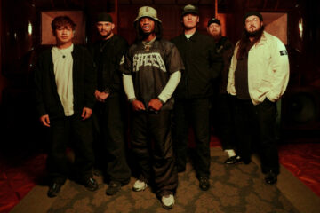 Knocked Loose e Denzel Curry em imagem promocional da música Hive Mind