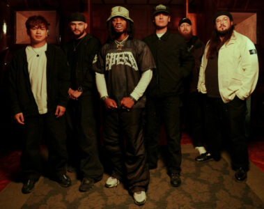 Knocked Loose e Denzel Curry em imagem promocional da música Hive Mind
