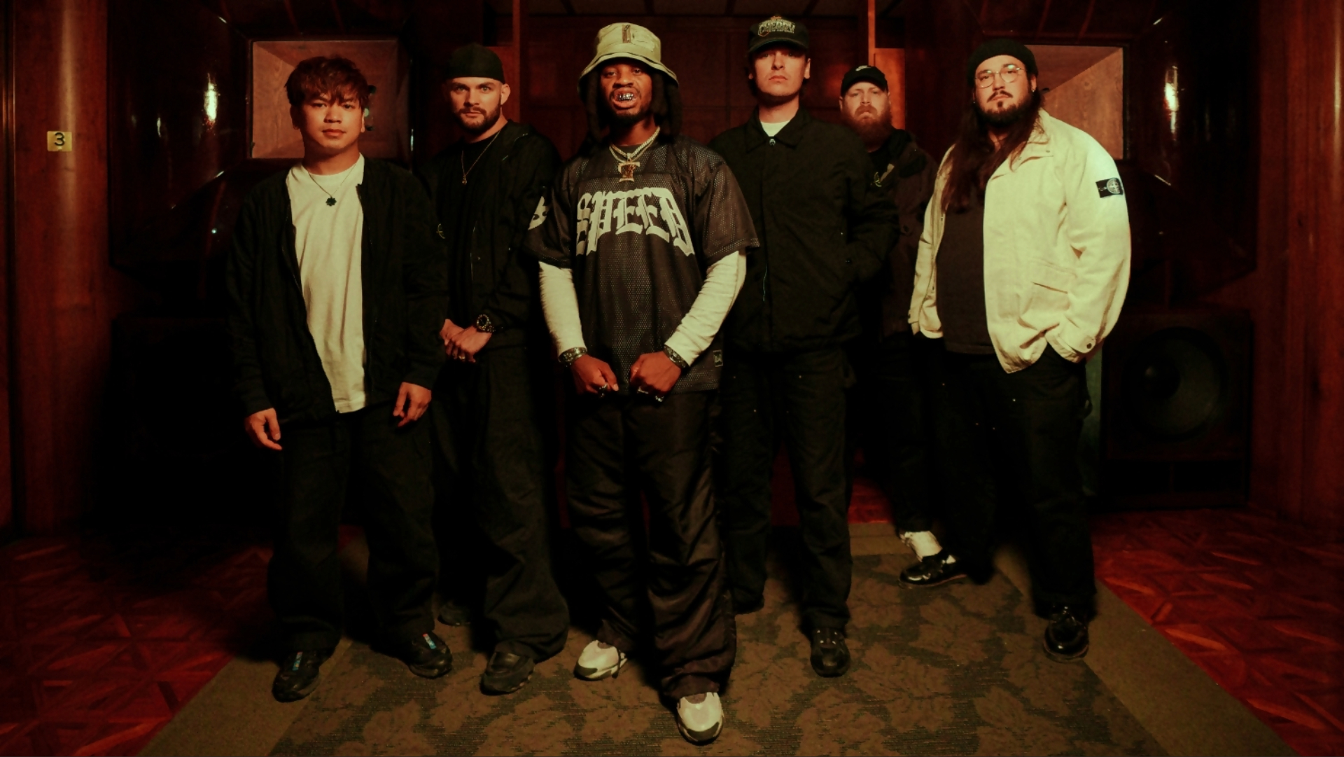 Knocked Loose e Denzel Curry em imagem promocional da música Hive Mind