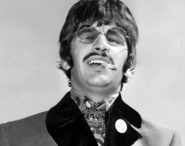 Ringo Starr em foto clássica dos anos 1960 durante a era dos Beatles