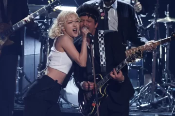 Rosé e Bruno Mars durante apresentação da música “APT.” no Grammy Awards 2026.