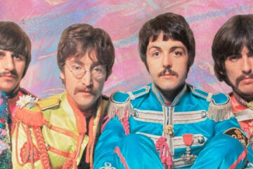 Os Beatles na era Sgt. Pepper com bigodes, durante fase psicodélica da banda nos anos 1960