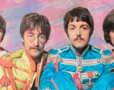Os Beatles na era Sgt. Pepper com bigodes, durante fase psicodélica da banda nos anos 1960