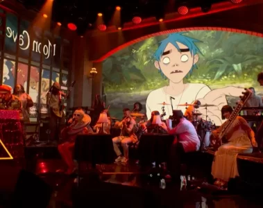 Gorillaz se apresentando no Saturday Night Live com projeção animada da banda ao fundo