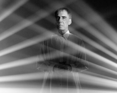 Arnaldo Antunes apresenta o show “Novo Mundo” em São Paulo no dia 22 de maio, com participações de Marisa Monte, Ana Frango Elétrico e Vandal.