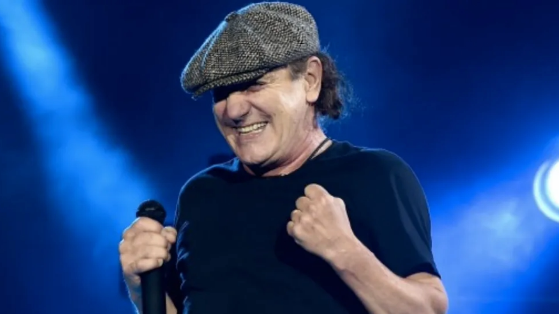 Brian Johnson durante apresentação ao vivo do AC/DC