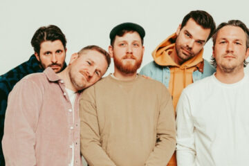 Integrantes da banda Balance and Composure em foto promocional