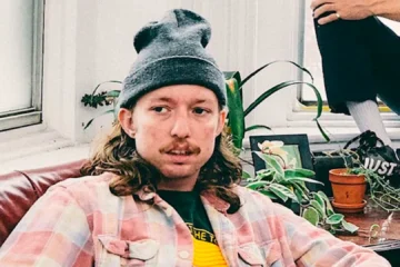 Brady Ebert, ex-guitarrista do Turnstile, envolvido em caso de atropelamento nos Estados Unidos