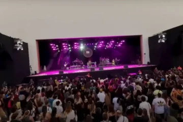 Público acompanhando show no palco do C6 Fest no Parque Ibirapuera em São Paulo