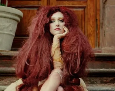 Chappell Roan durante passagem pelo Brasil em meio a polêmica envolvendo Jorginho e segurança em hotel