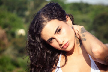 DAY LIMNS em foto promocional para o single Marquinha, destacando nova fase sensual e solar da cantora