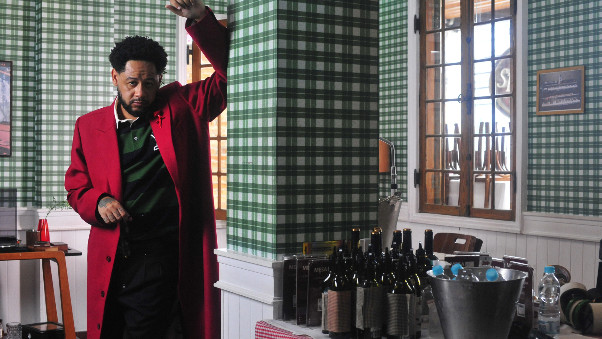 Emicida em imagem promocional da turnê Racional MCMV