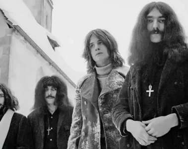 Formação original do Black Sabbath em foto clássica em preto e branco