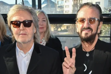 Paul McCartney e Ringo Starr juntos em evento, ex-integrantes dos Beatles colaboram em novo álbum solo