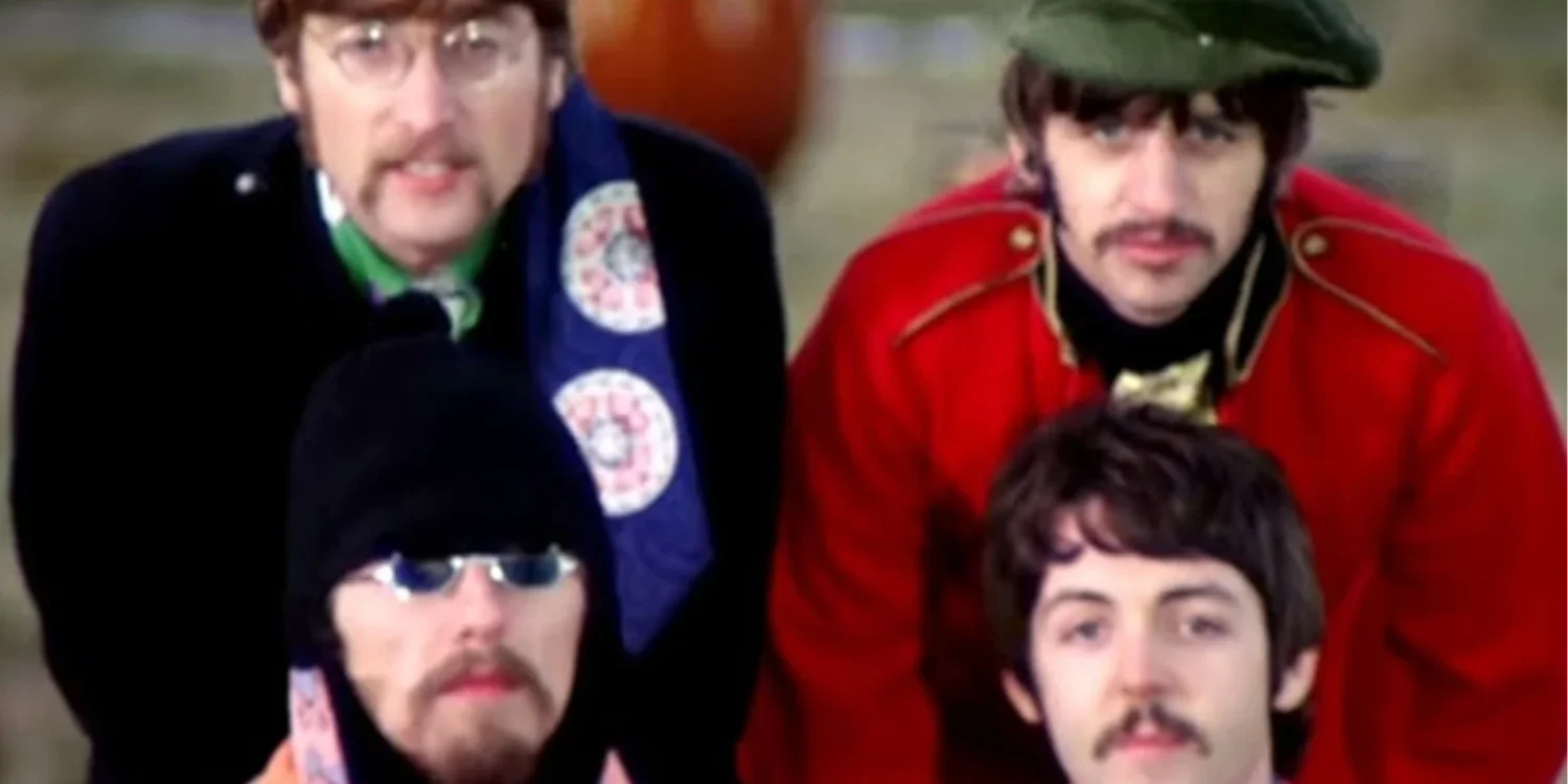 Integrantes dos Beatles no clipe de Strawberry Fields Forever