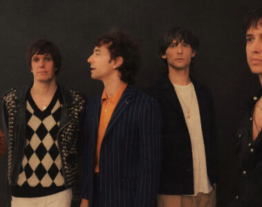 Integrantes do The Strokes posam juntos durante nova fase da banda em meio a rumores de lançamento de álbum inédito