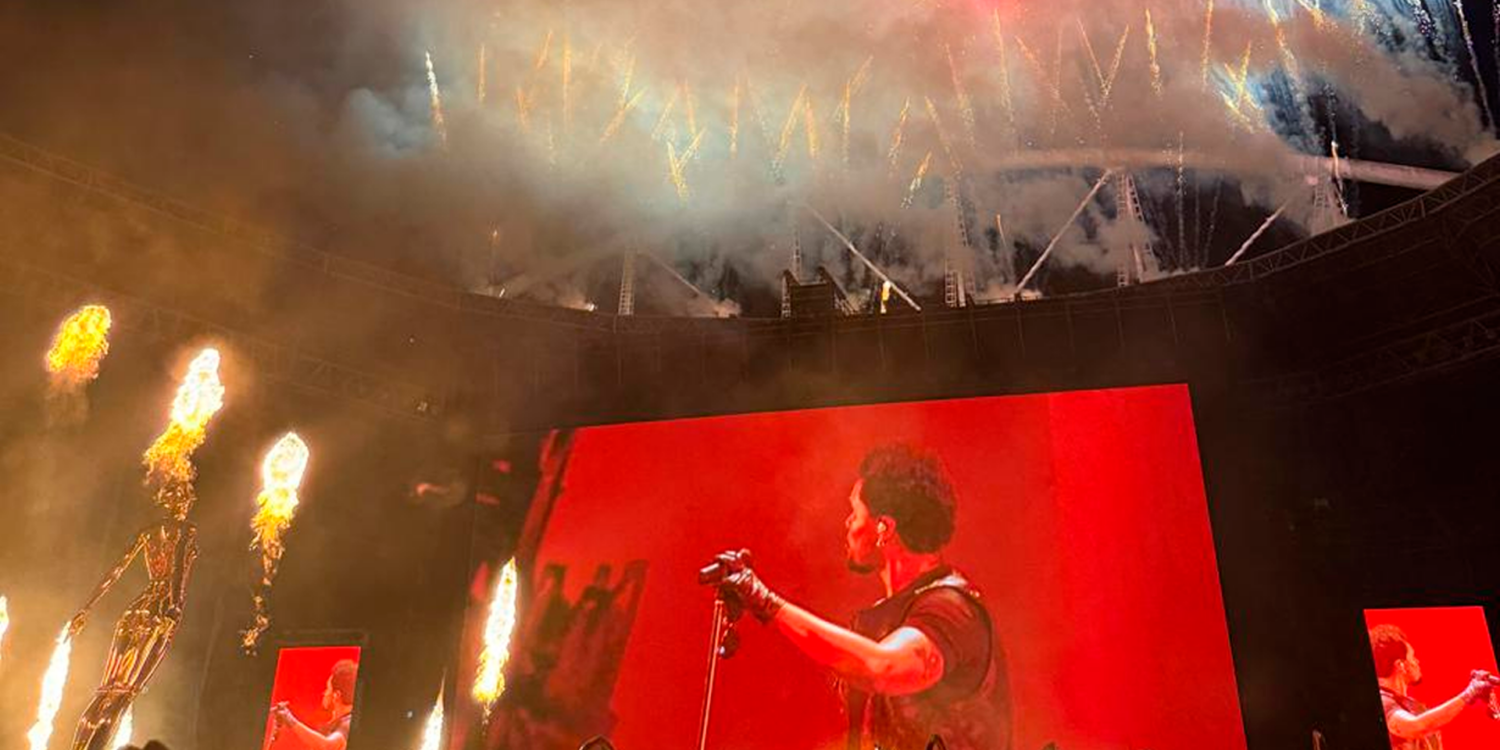 The Weeknd se apresenta no Rio de Janeiro com fogos de artifício e palco iluminado em vermelho no Estádio Nilton Santos