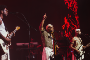 Gilsons se apresenta no Vivo Rio durante show da turnê Eu Vejo Luz em maio de 2026