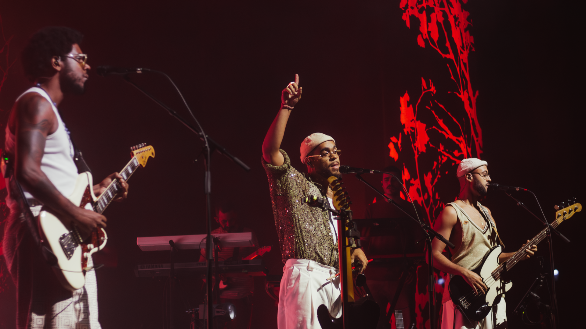 Gilsons se apresenta no Vivo Rio durante show da turnê Eu Vejo Luz em maio de 2026
