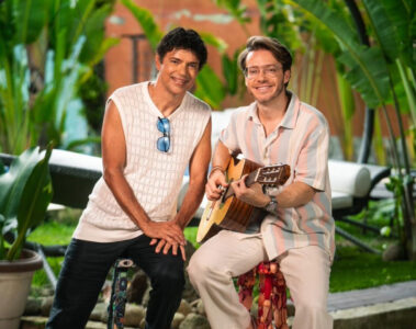 Jorge Vercillo e Balara durante gravação do clipe da música “Algo Me Diz”, parceria inédita entre os artistas