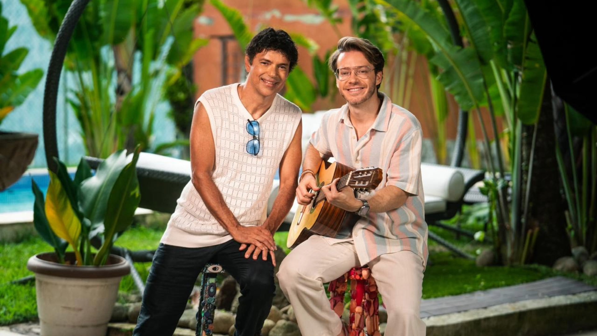 Jorge Vercillo e Balara durante gravação do clipe da música “Algo Me Diz”, parceria inédita entre os artistas