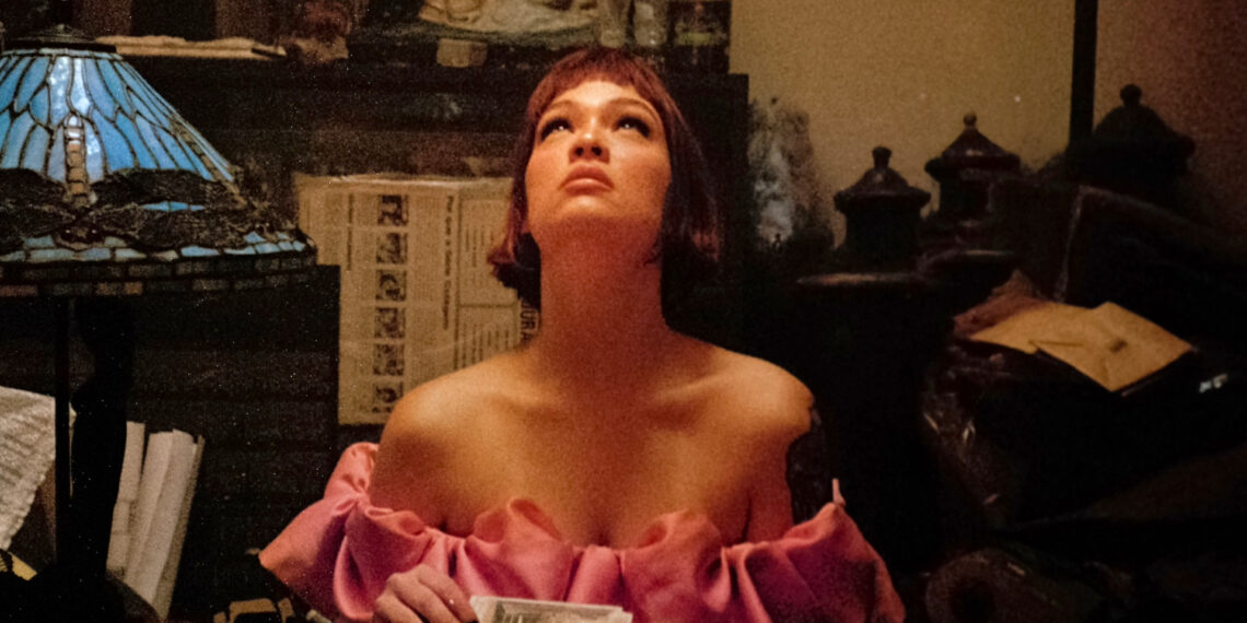 Jade Baraldo em cena do projeto audiovisual do álbum Não Há Nada Mais Honesto Que Um Sonho