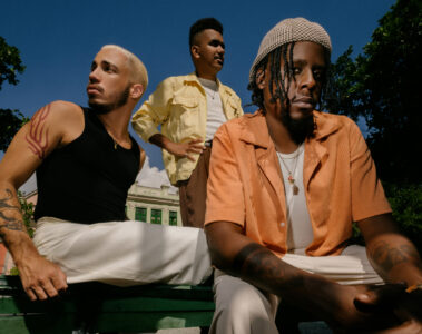 Os Garotin em foto promocional do álbum Força da Juventude, novo trabalho do trio que será lançado ao vivo em show no Circo Voador