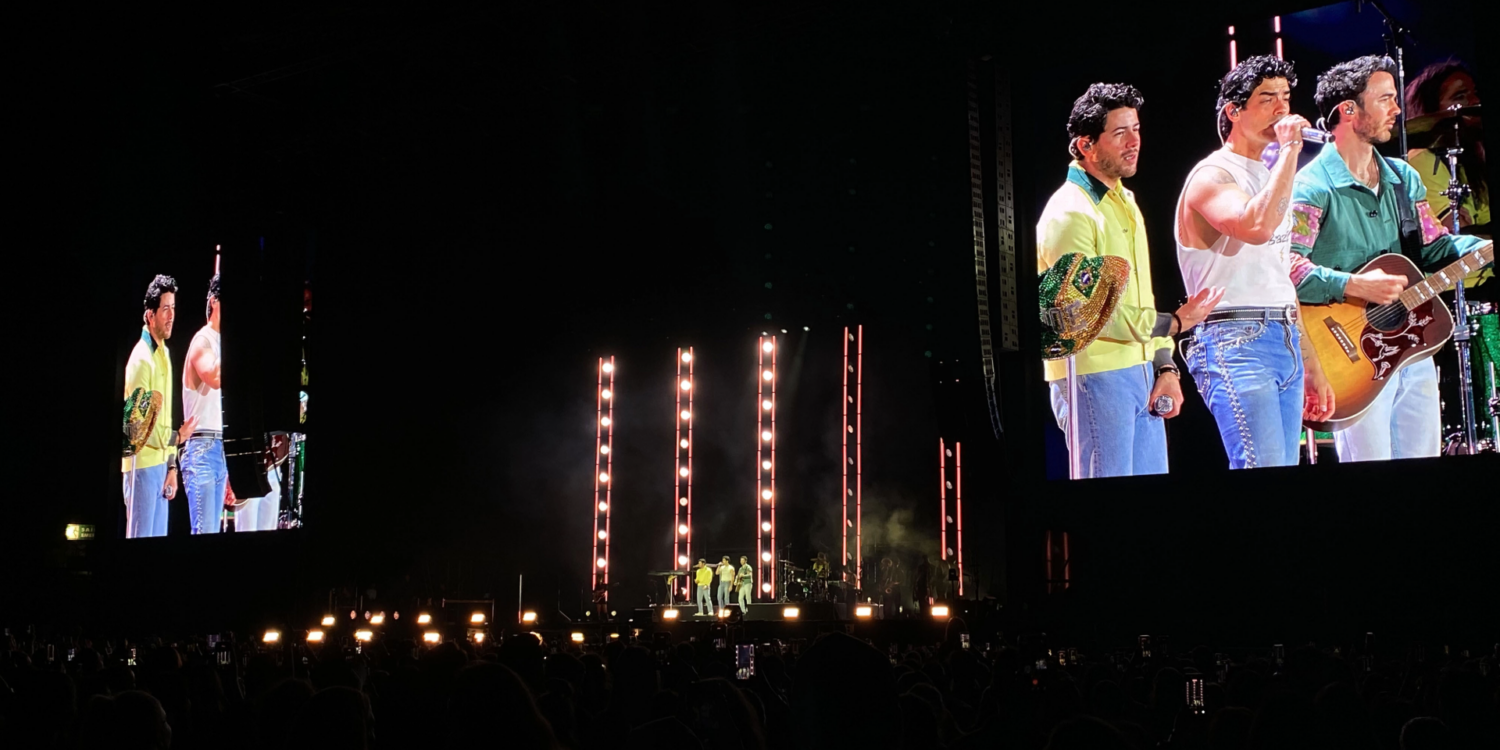 Jonas Brothers durante show em São Paulo na turnê de 20 anos de carreira