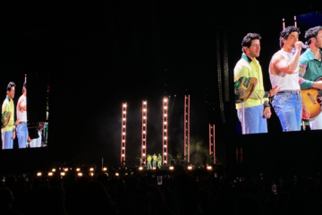 Jonas Brothers durante show em São Paulo na turnê de 20 anos de carreira