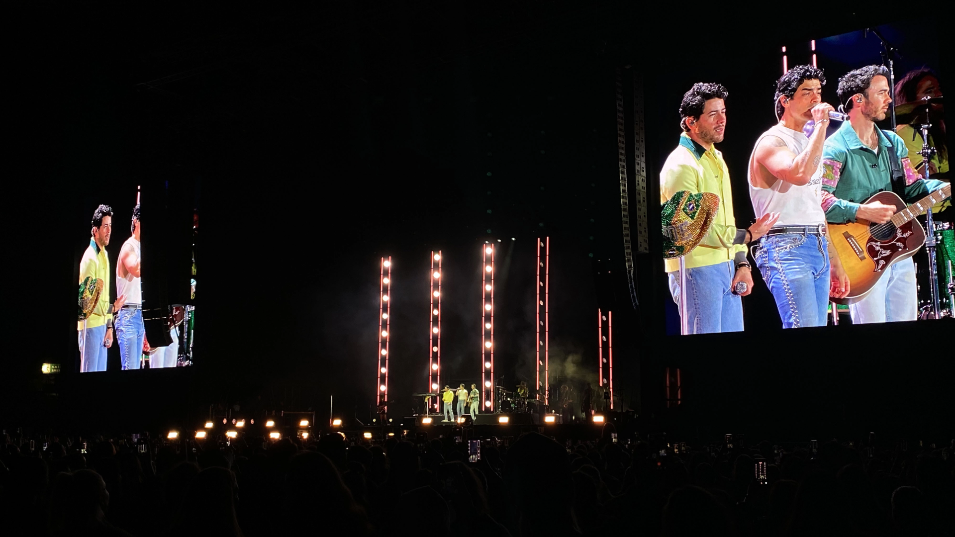 Jonas Brothers durante show em São Paulo na turnê de 20 anos de carreira