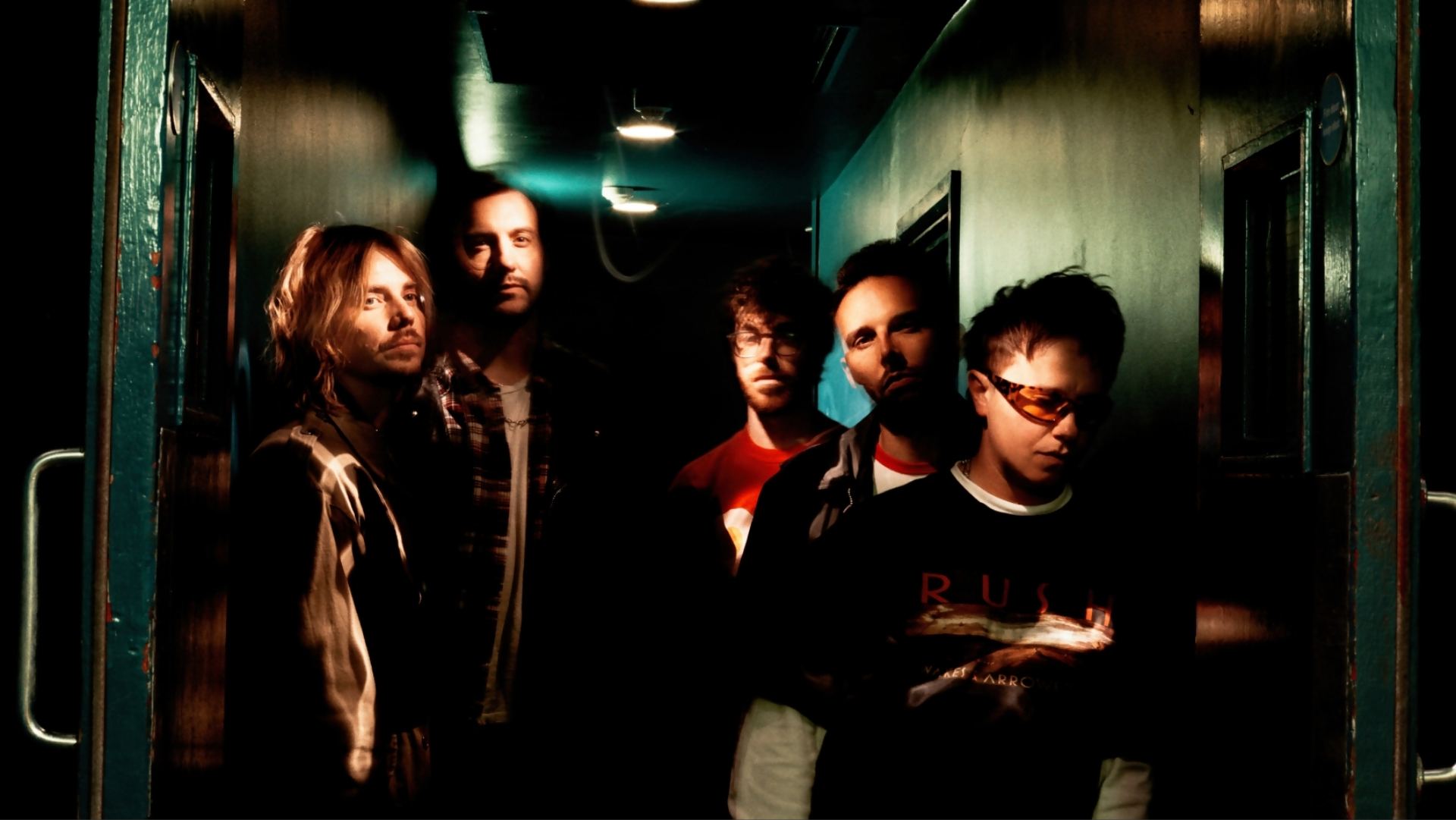 Nothing But Thieves em foto promocional do lançamento do single “Evolution”