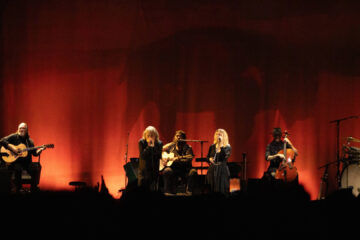 Robert Plant se apresenta com o Saving Grace durante show no C6 Fest 2026 em São Paulo