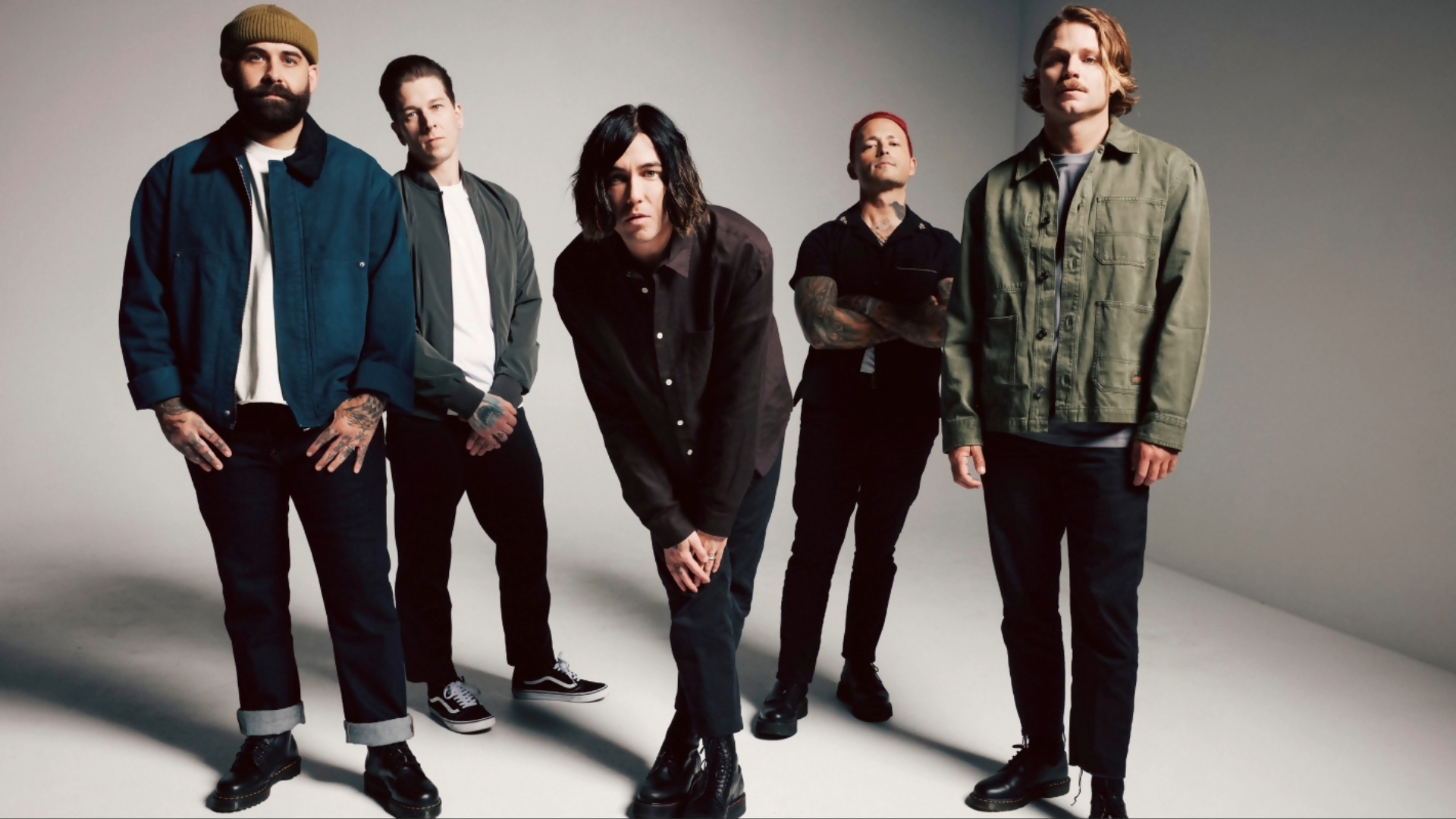 Integrantes do Sleeping With Sirens em foto promocional da divulgação do single Paralyzed e do álbum An Ending In Itself