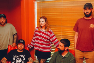 Integrantes do Tigers Jaw em foto promocional da turnê do álbum Lost On You