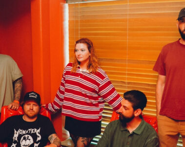 Integrantes do Tigers Jaw em foto promocional da turnê do álbum Lost On You