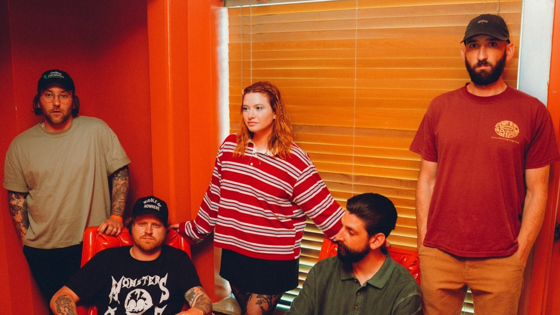 Integrantes do Tigers Jaw em foto promocional da turnê do álbum Lost On You