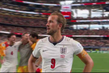 Harry Kane e jogadores da Inglaterra comemoram vitória sobre a Croácia enquanto torcedores cantam "Wonderwall", do Oasis, na Copa do Mundo.