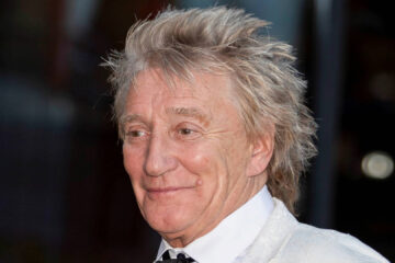 Rod Stewart durante evento público após episódio de saúde que interrompeu temporariamente um show nos Estados Unidos.