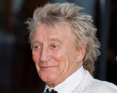 Rod Stewart durante evento público após episódio de saúde que interrompeu temporariamente um show nos Estados Unidos.