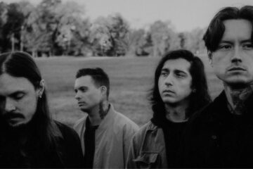 Integrantes do Bad Omens em foto promocional da banda de metal moderno liderada por Noah Sebastian