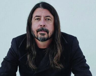 Dave Grohl, vocalista dos Foo Fighters e ex-baterista do Nirvana, durante sessão de fotos. O músico já revelou que não era fã da popularização do nu-metal no fim dos anos 1990.