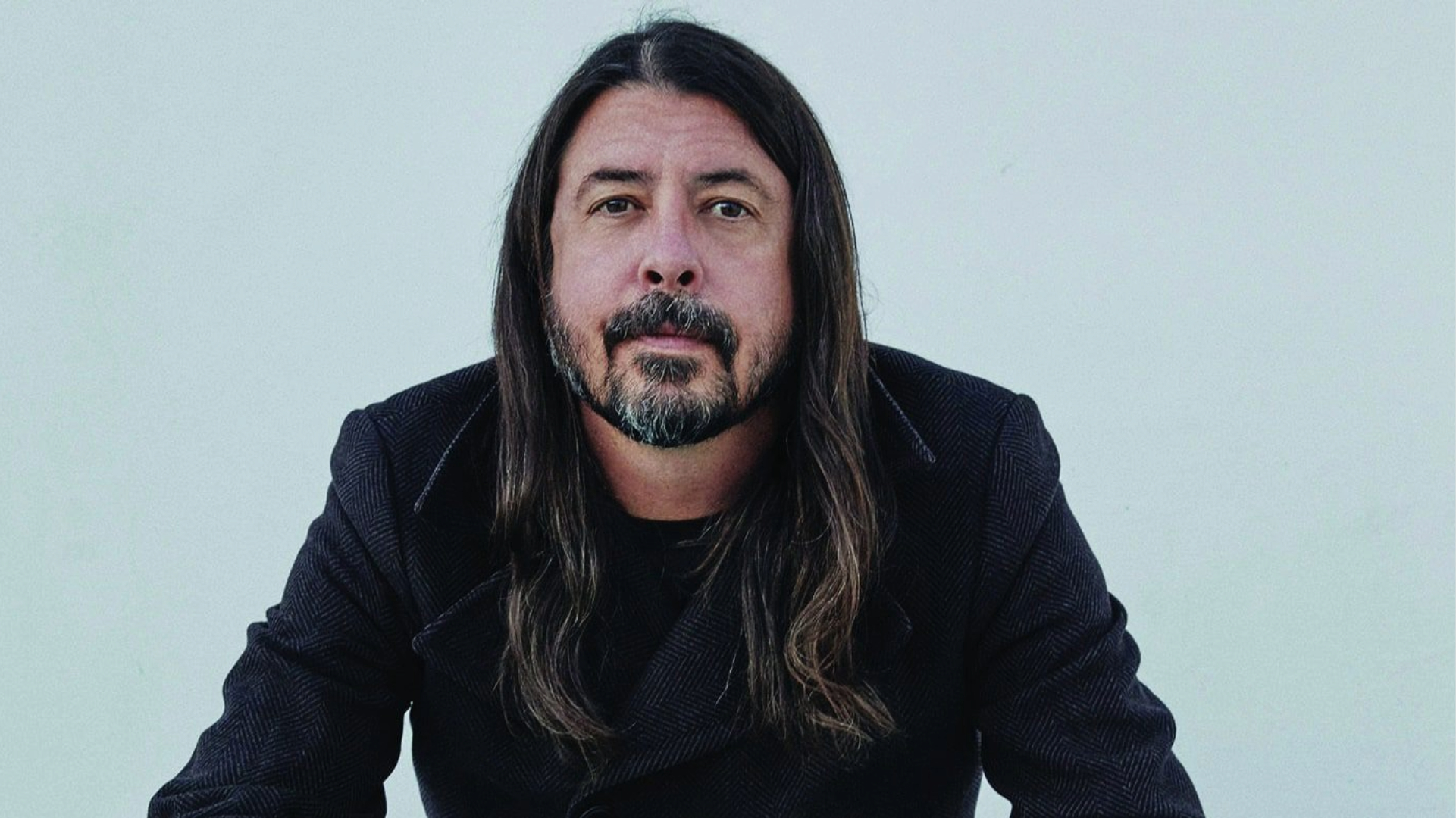 Dave Grohl, vocalista dos Foo Fighters e ex-baterista do Nirvana, durante sessão de fotos. O músico já revelou que não era fã da popularização do nu-metal no fim dos anos 1990.