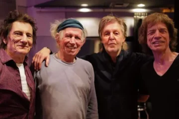 Paul McCartney ao lado de Mick Jagger, Keith Richards e Ronnie Wood durante encontro relacionado ao álbum Hackney Diamonds dos Rolling Stones.