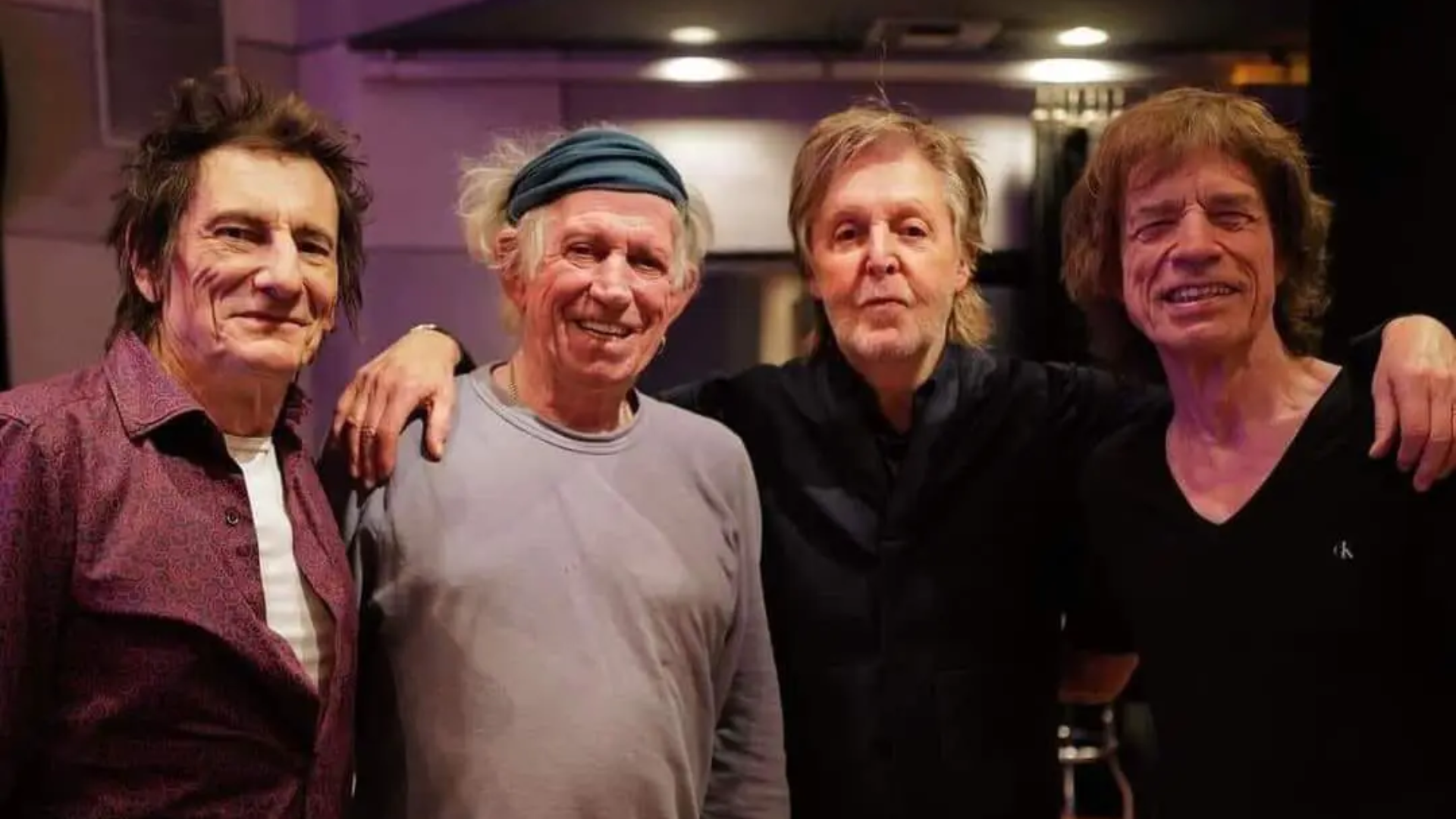 Paul McCartney ao lado de Mick Jagger, Keith Richards e Ronnie Wood durante encontro relacionado ao álbum Hackney Diamonds dos Rolling Stones.